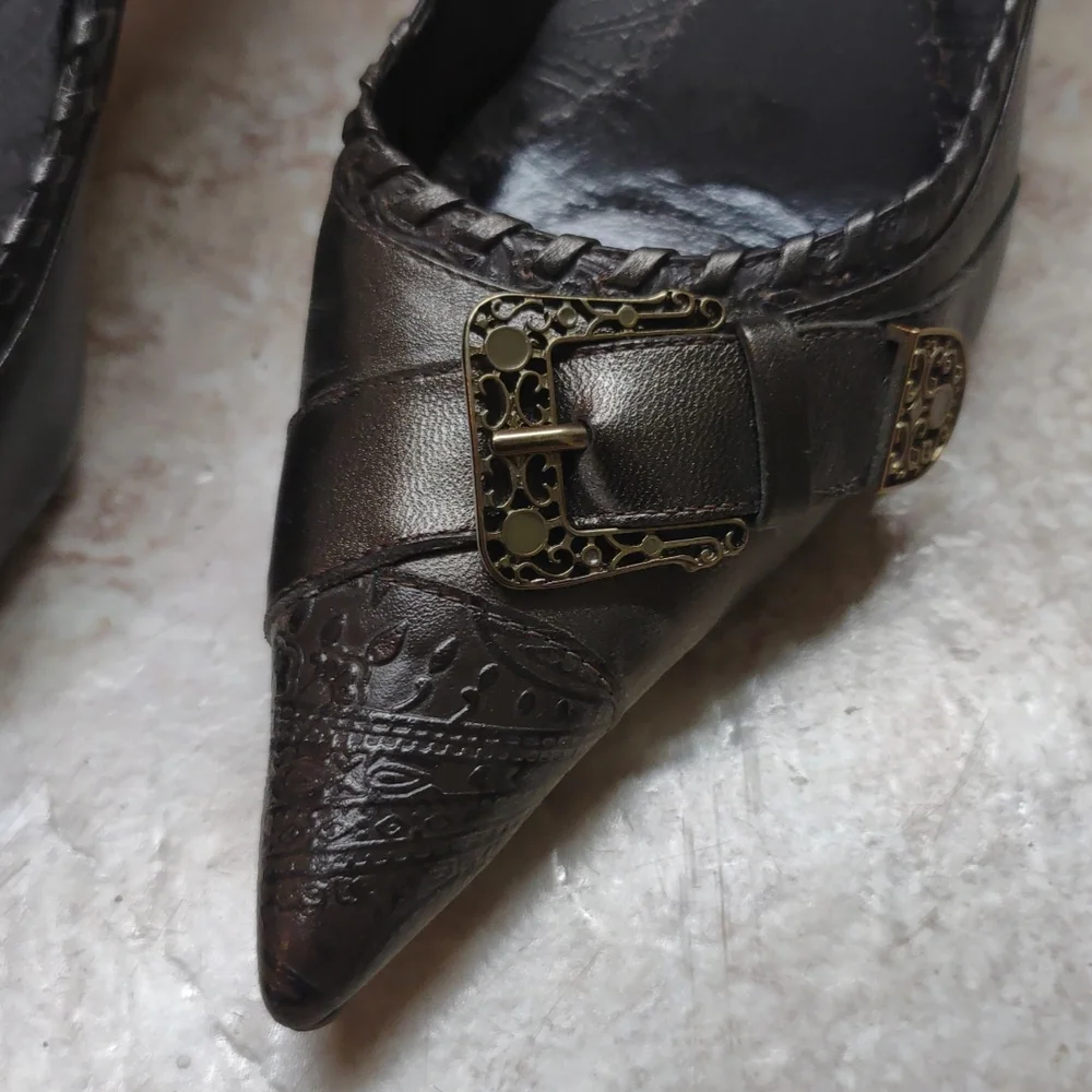 Super pointy heels with buckle in bronze/brown - Picture 2 of 2